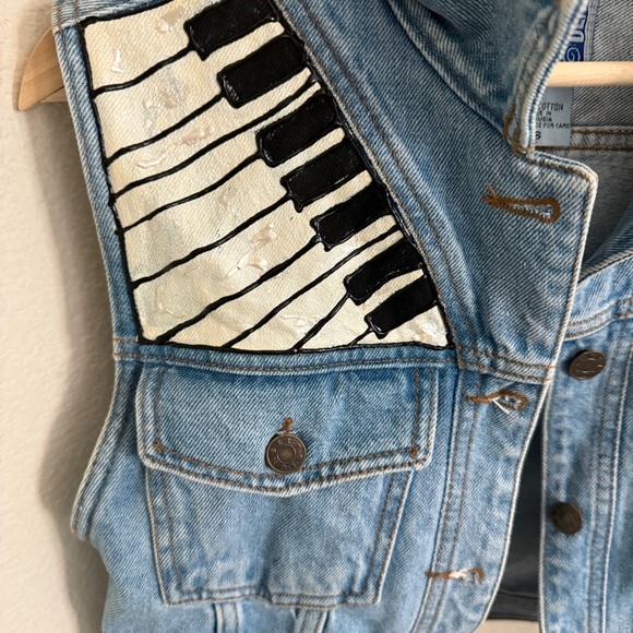 Vintage upcycled hand painted piano Bourbon St denim vest size S - Picture 2 of 5